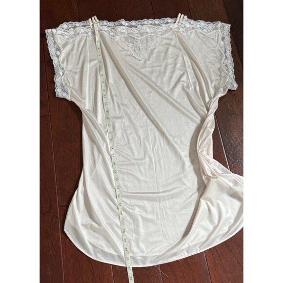 Vintage White Lace-Trimmed Nightgown With Flutter Sleeves Medium - Picture 9 of 15
